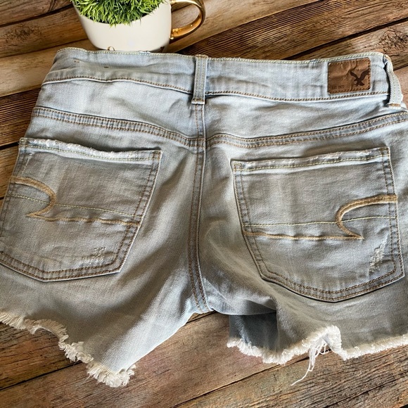 American Eagle Light Wash Midi Jean Shorts Size 6 - Picture 6 of 7